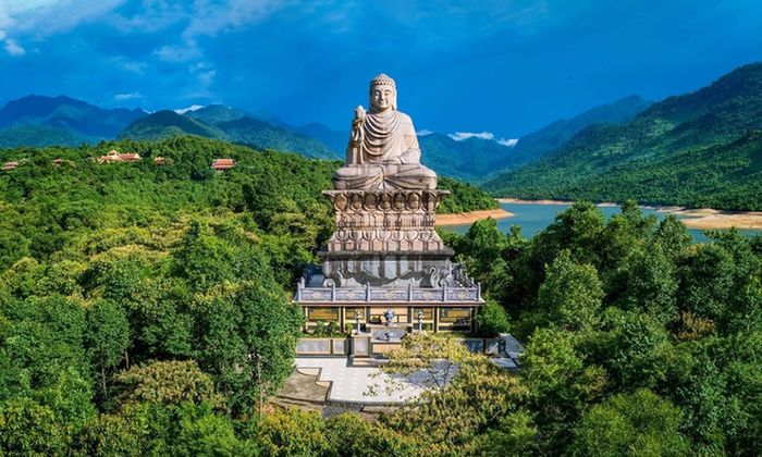 Khám phá vẻ đẹp lịch sử của Huế qua những điểm đến đặc sắc 4