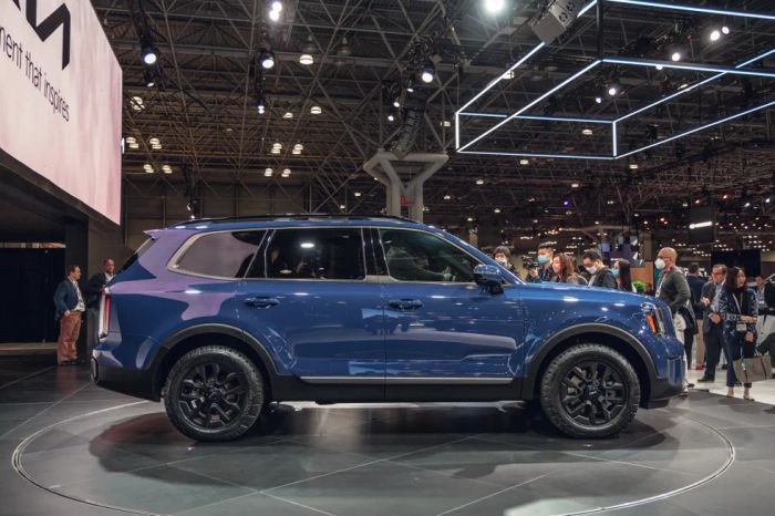 Ảnh thực tế Kia Telluride 2023: Nam tính, sang trọng, đầy đủ công nghệ an toàn, sẵn sàng thách thức Explorer