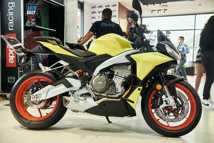 Đối đầu Aprilia Tuono 660 và Triumph Trident 660: Lựa chọn nào phù hợp? Aprilia Tuono 660.jpg