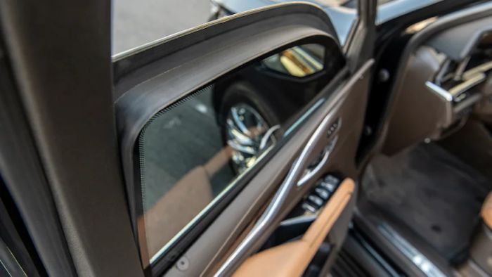 Khám phá Escalade 2022 bọc thép của AddArmor addarmor-by-quality-coachworks-escalade-bulletproof-window.webp