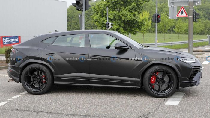 Lamborghini Urus đang chờ đợi bản nâng cấp mới, ảnh liên quan đến lamborghini-urus-evo-spy-shots4.jpeg