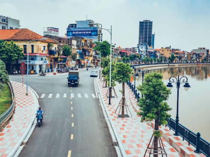 Trải nghiệm vui chơi tại Phố đi bộ Hải Phòng trong chuyến du lịch khám phá đất cảng.