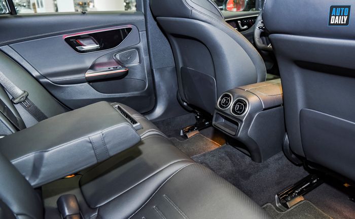 Ảnh chi tiết Mercedes-Benz C300 AMG First Edition 2022 tại đại lý c300-amg-fe-2022-29.jpg