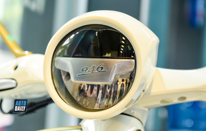 Khám phá chi tiết của chiếc Vespa 946 Christian Dior, mẫu xe tay ga đắt nhất tại Việt Nam với giá 697,5 triệu đồng.