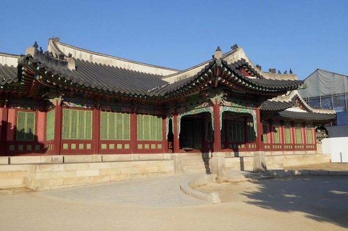 Trải nghiệm vẻ uy nghi và tráng lệ của cung điện Changdeokgung 9