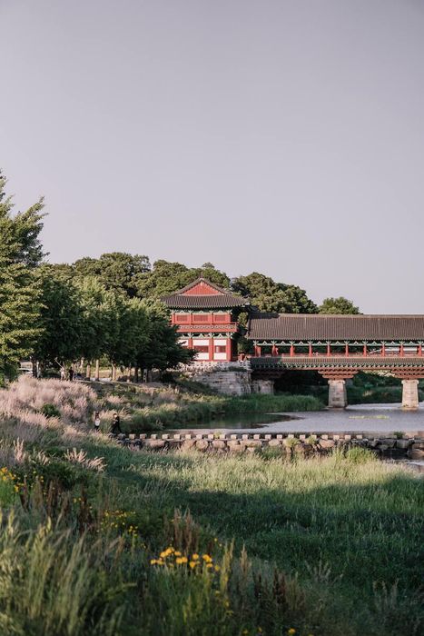 Trải nghiệm hòa mình trong bình yên của Làng Hanok Bukchon, với khung cảnh dịu dàng như bài thơ