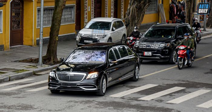 Mercedes-Maybach S650 Pullman - Sedan siêu sang dài 6,5 mét trên phố Hà Nội 4.jpg