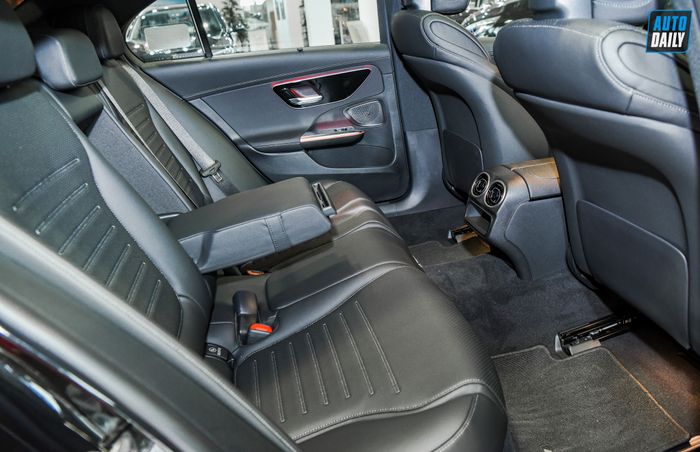 Ảnh chi tiết Mercedes-Benz C300 AMG First Edition 2022 tại đại lý c300-amg-fe-2022-27.jpg