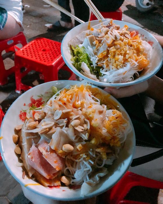 Đừng bỏ lỡ cơ hội thưởng thức hương vị đặc trưng của bún mắm nêm Hội An khi bạn đến đây.