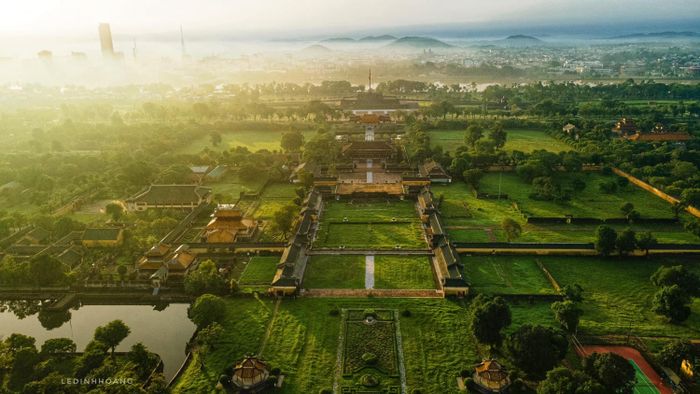 Lê Đình Hoàng tiếp tục tôn vinh vẻ đẹp lộng lẫy của Kinh thành Huế trong bộ ảnh thứ hai