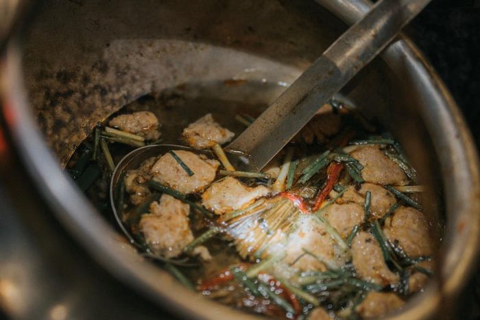 Cuộc sống sôi động của Huế khi đêm buông xuống tại Chợ Đông Ba 8