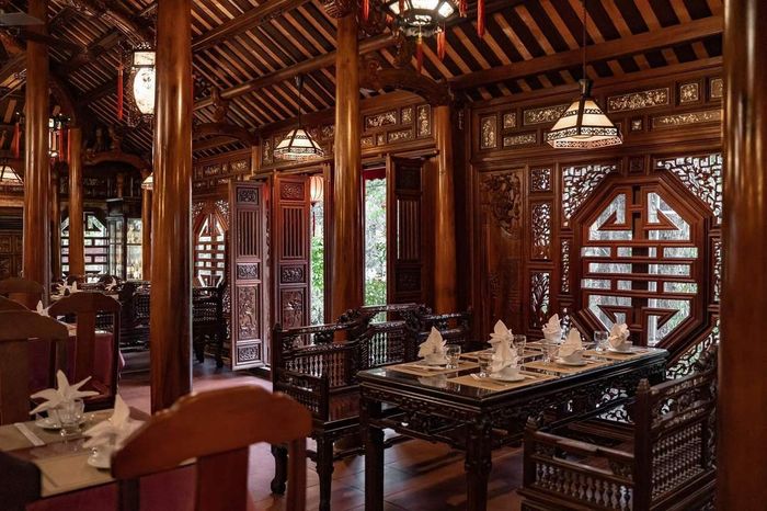 - Khám phá ẩm thực tại nhà hàng Không Gian Xưa Huế trong khung cảnh nhà Rường cổ kính 5