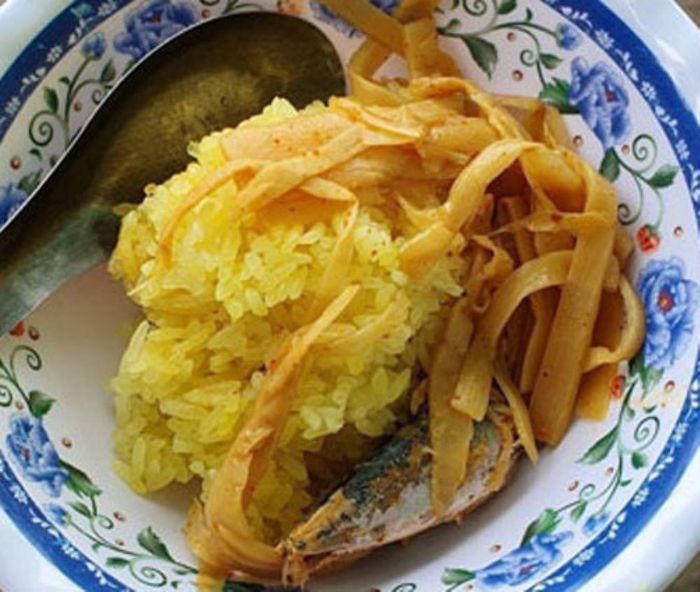 Quán xôi măng cá Lê Lợi, địa điểm ăn sáng lý tưởng tại Kon Tum
