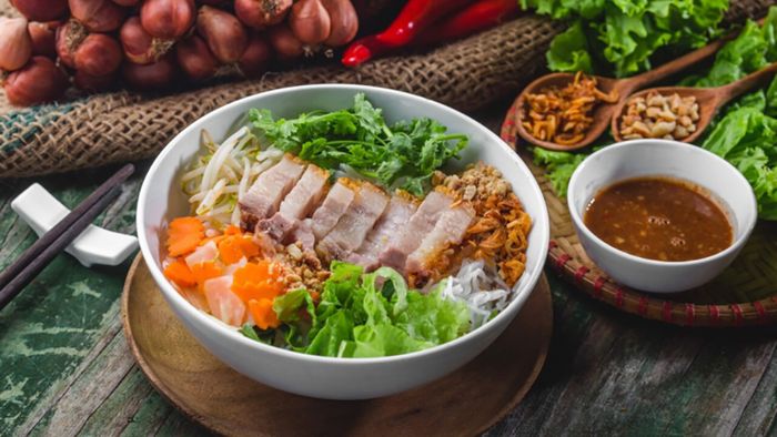 Hương vị độc đáo của bún mắm nêm từ xứ Huế mộng mơ