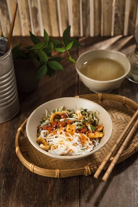Khám phá bữa ăn trong không gian nhà rường cổ kính của nhà hàng Không Gian Xưa Huế