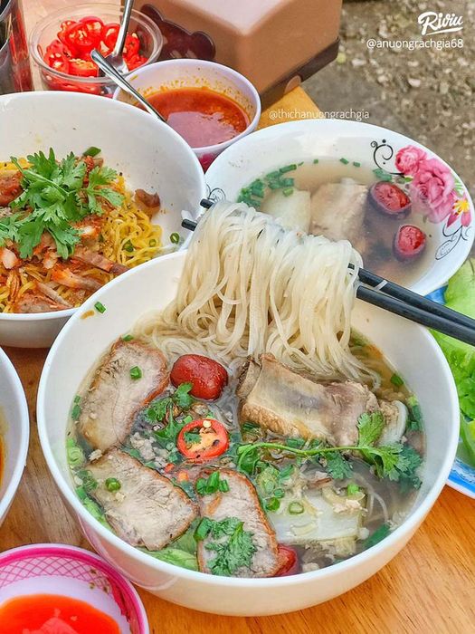Quán ẩm thực bình dân nổi tiếng với hủ tiếu sườn hầm thảo mộc tại Kiên Giang 4
