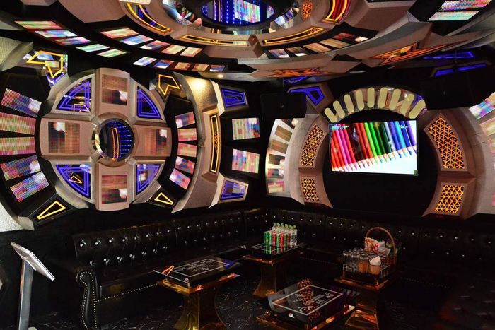 Muốn tận hưởng không gian sân vườn thú vị, hãy đến ngay Coffee Karaoke D'ao! 7