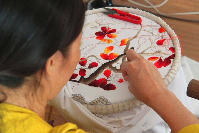 Khám phá quy trình sản xuất sản phẩm thủ công đẹp mắt tại xưởng thủ công mỹ nghệ Hội An 16