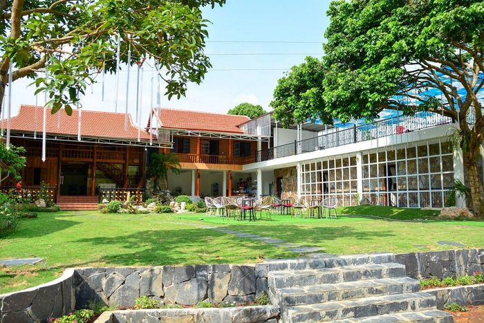Muốn thưởng thức không gian sân vườn tuyệt vời, hãy đến ngay Coffee Karaoke D'ao! 3