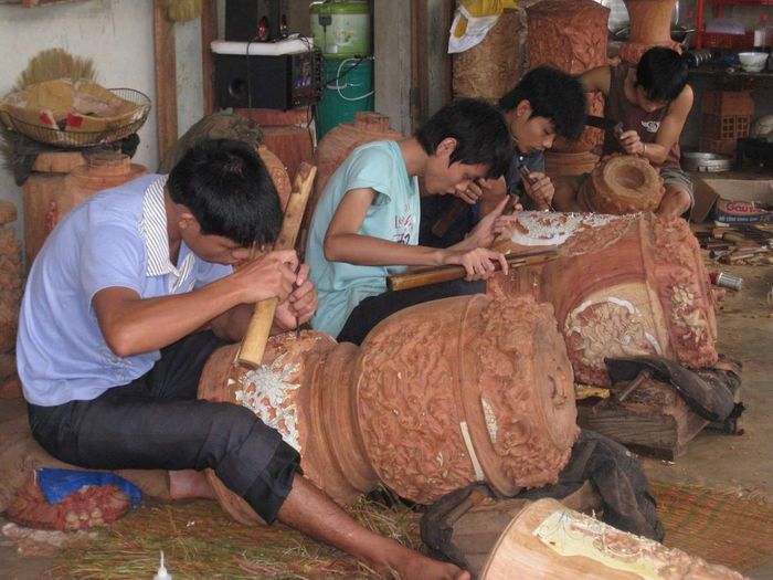 Khám phá quy trình tạo ra những sản phẩm thủ công độc đáo tại xưởng thủ công mỹ nghệ Hội An