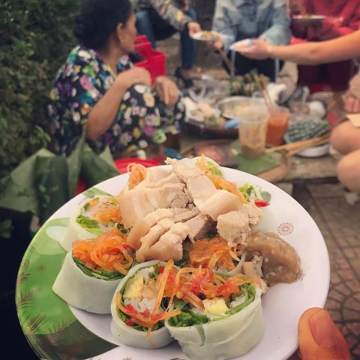 Bánh cuốn tôm chua - Vị ngon của ẩm thực cung đình Huế trong một món ăn bình dân, đậm đà 7