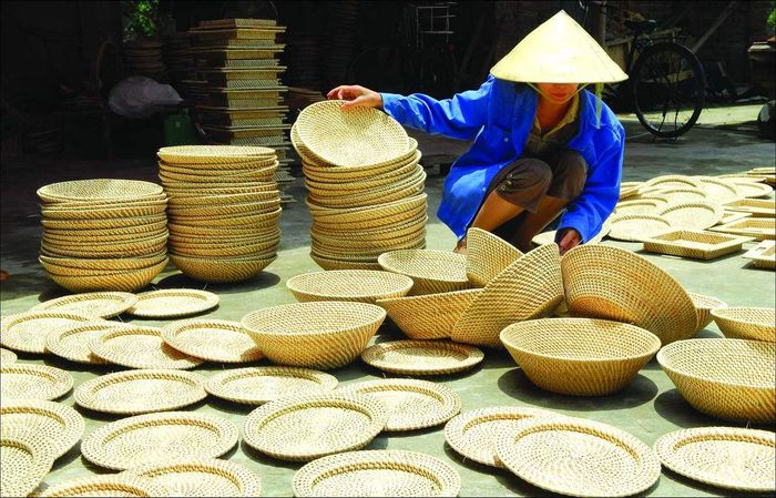 Khám phá quy trình sản xuất sản phẩm thủ công đẹp mắt tại xưởng thủ công mỹ nghệ Hội An 9