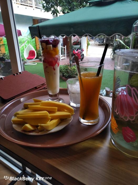 Thư giãn trong không gian độc đáo và ấm áp của Mộc Coffee