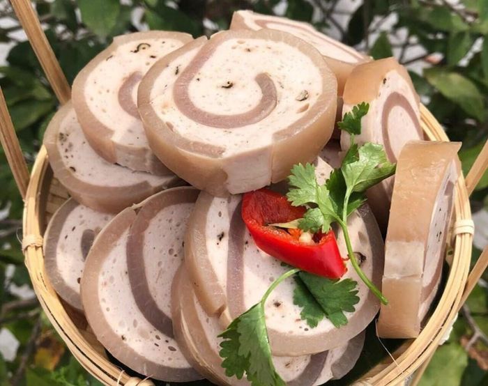Nhớ mãi hương vị đặc sản cố đô trên con phố nem chả tré Đào Duy Từ 3