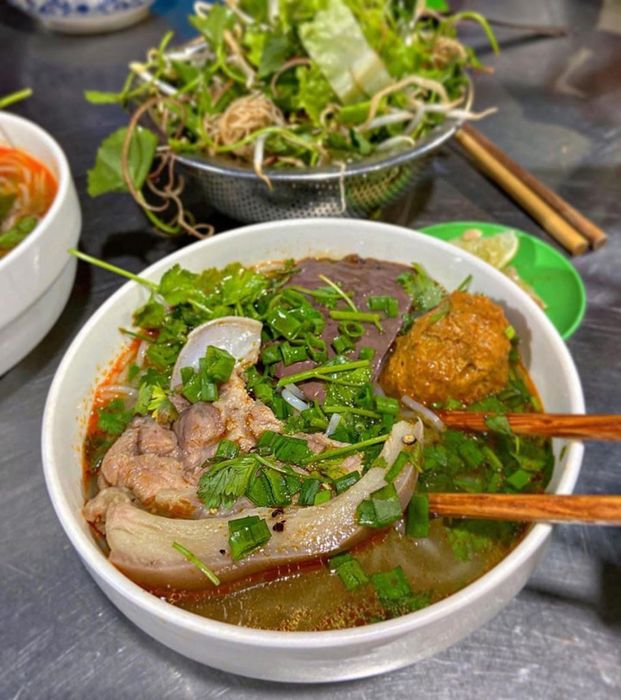 Ghi chép những món ăn đêm Huế cho buổi tụ tập cùng bạn bè