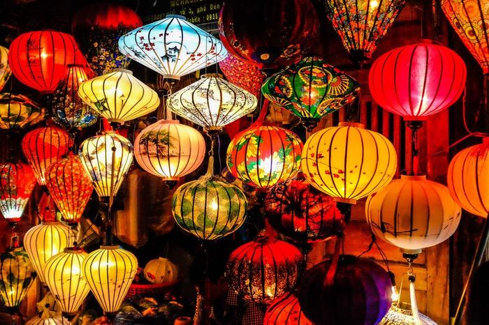 Khám phá quy trình sản xuất sản phẩm thủ công tại xưởng thủ công mỹ nghệ Hội An 6