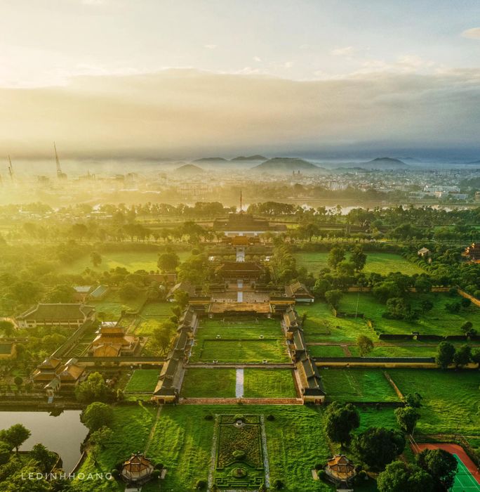 Bộ ảnh thứ sáu của Lê Đình Hoàng tôn vinh vẻ đẹp tráng lệ của Kinh thành Huế