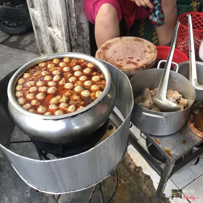 Tại sao bạn không thử ghé qua quán bún Huế Nguyễn Du lần này?
