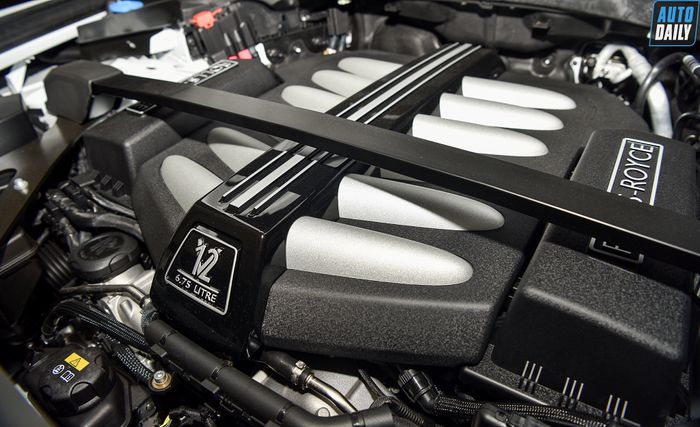 Xe SUV Siêu Sang Rolls-Royce Cullinan Trị Giá Hơn 40 Tỷ Của Đại Gia Hà Tĩnh Rolls-Royce Cullinan 2020 có Giá từ 32 Tỷ: SUV Siêu Sang Chính Hãng Đắt Nhất Việt Nam 22.jpg