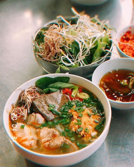 Top 7 quán bún bò Huế ngon đến phát cuồng khiến mọi người ăn là nhớ mãi