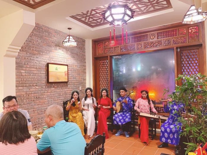 Tận hưởng bữa ăn tại Không Gian Xưa Huế giữa khung cảnh nhà rường cổ kính 7