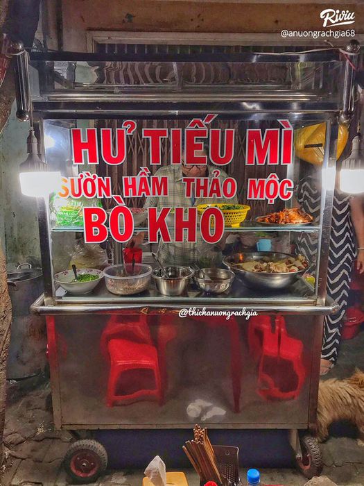 Quán ẩm thực bình dân nổi tiếng với hủ tiếu sườn hầm thảo mộc tại Kiên Giang 2