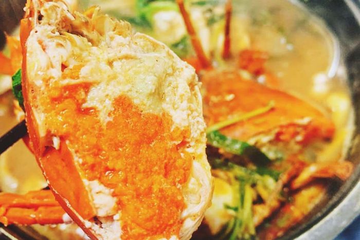 Khi Huế cố đô mưa gió, không gì bằng việc thưởng thức một phần Lẩu Cua Bà Chanh để đúng điệu!