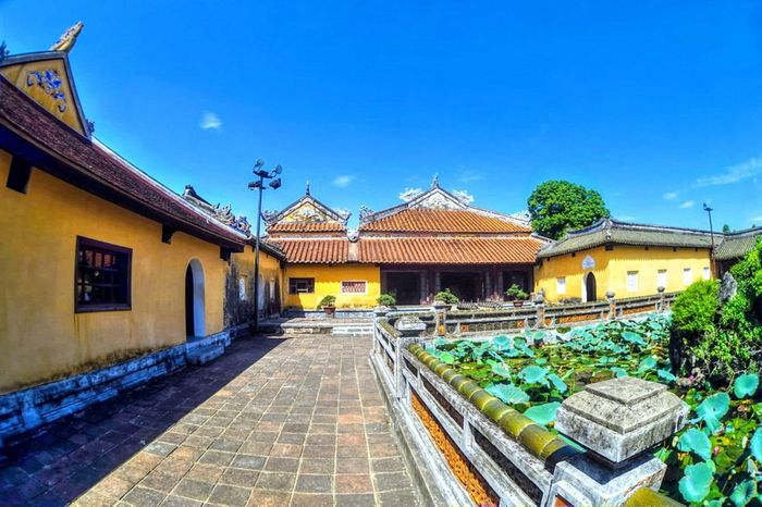Khám phá mọi ngóc ngách với kinh nghiệm du lịch Kinh thành Huế 12