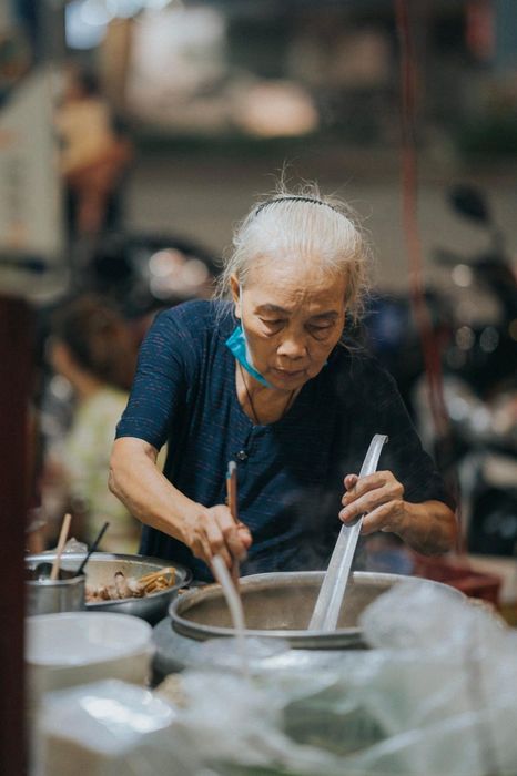 Hòa mình vào không khí nhộn nhịp của Huế vào buổi tối tại Chợ Đông Ba 7