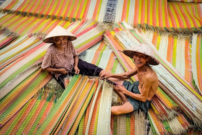 Khám phá quy trình sản xuất sản phẩm thủ công đẹp mắt tại xưởng thủ công mỹ nghệ Hội An 13