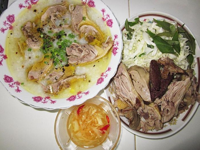 Đừng bỏ lỡ quán số dách 9 khi bạn đến Huế, nơi có bữa ăn thịnh soạn với giá phải chăng