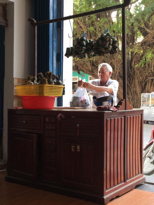 Hồi ức về hương vị đặc sản cố đô tràn ngập trên con phố nem chả tré Đào Duy Từ 6