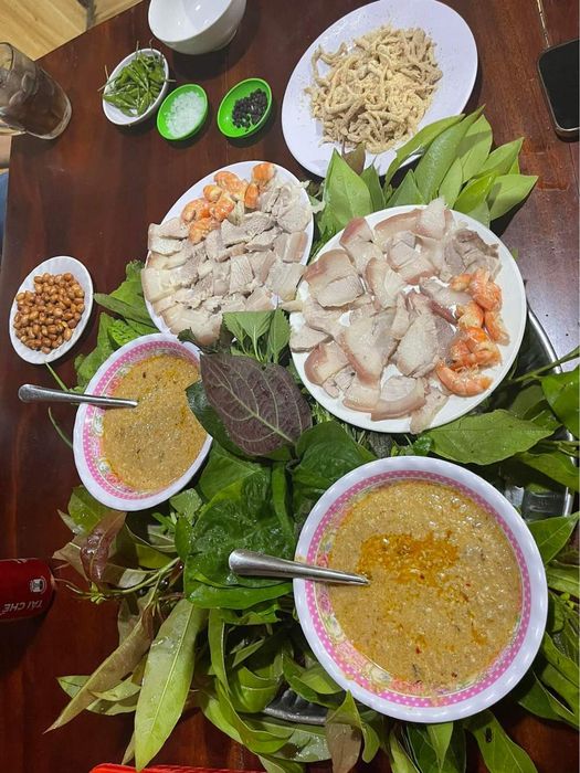 Quán Út Cưng, điểm đến của món gỏi lá độc đáo tại Kon Tum