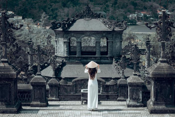 Lăng Khải Định và vẻ đẹp huyền bí xen lẫn với nét cổ kính