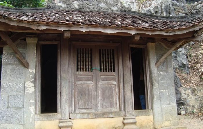 Chùa Bích Động - Ngôi chùa cổ trên dãy Trường Yên 15
