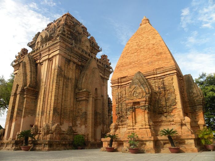 Tháp Bà Ponagar Nha Trang - Di sản kiến trúc vững chãi của dân tộc Chăm Pa xa xưa 2