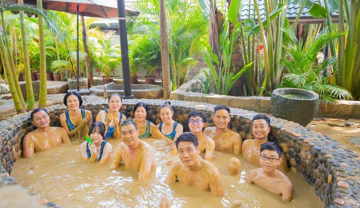 Trải nghiệm ngâm bùn nóng tại khu du lịch Trăm Trứng Nha Trang 11