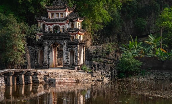 Chùa Bích Động - Ngôi chùa cổ độc đáo trên dãy Trường Yên 9