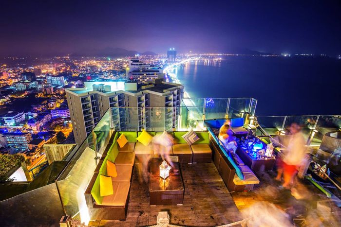 Skylight Nha Trang - Thưởng thức cuộc vui cực chất tại bar có view đẹp nhất thành phố biển