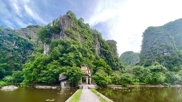 Chùa Bích Động - Di tích cổ kính trên dãy Trường Yên 2